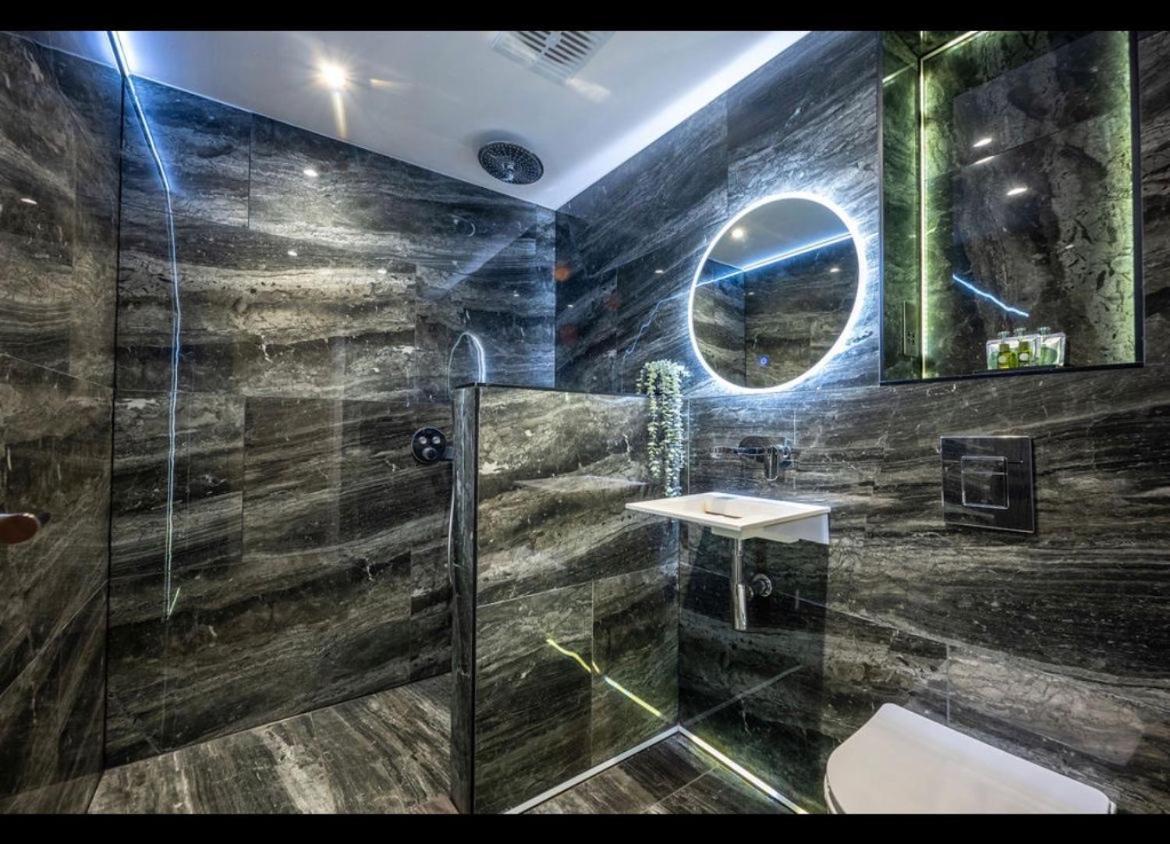 Royal Mile Apartment 2Bedroom Edinburgh Bagian luar foto